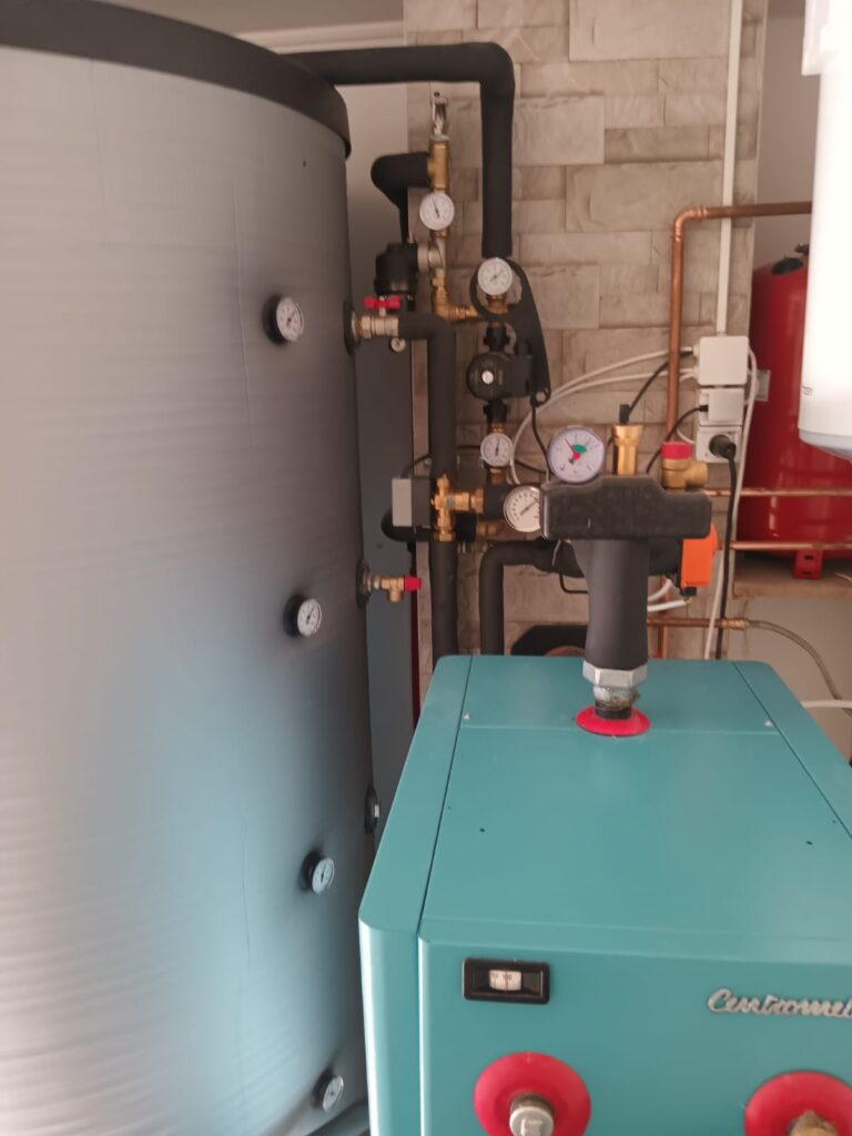 Peć na drva sa akumulacijskim spremnikom